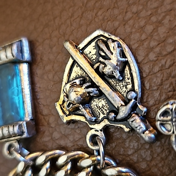 Vintage Medieval Renaissance Castlecore Shield Glass Charm Chain Bracelet - Picture 9 of 15